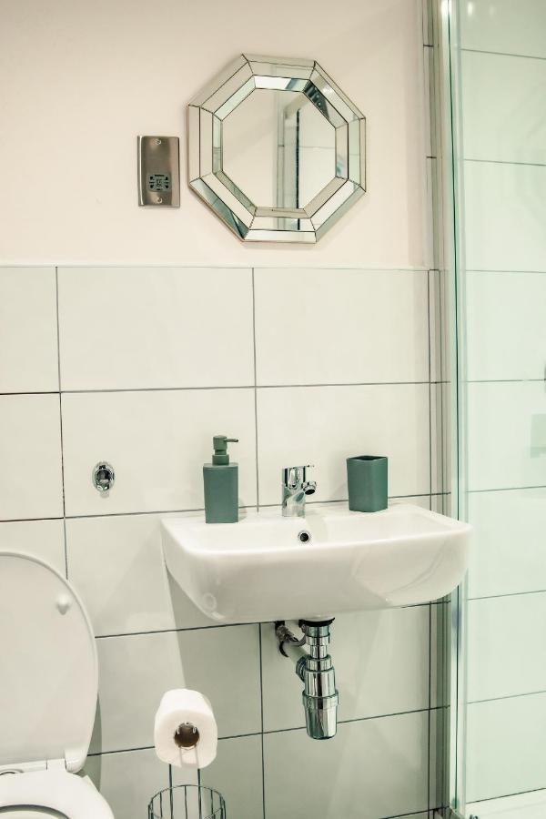 Bv Cosy Basement Apartment At Conditioning House Bradford  Exteriér fotografie