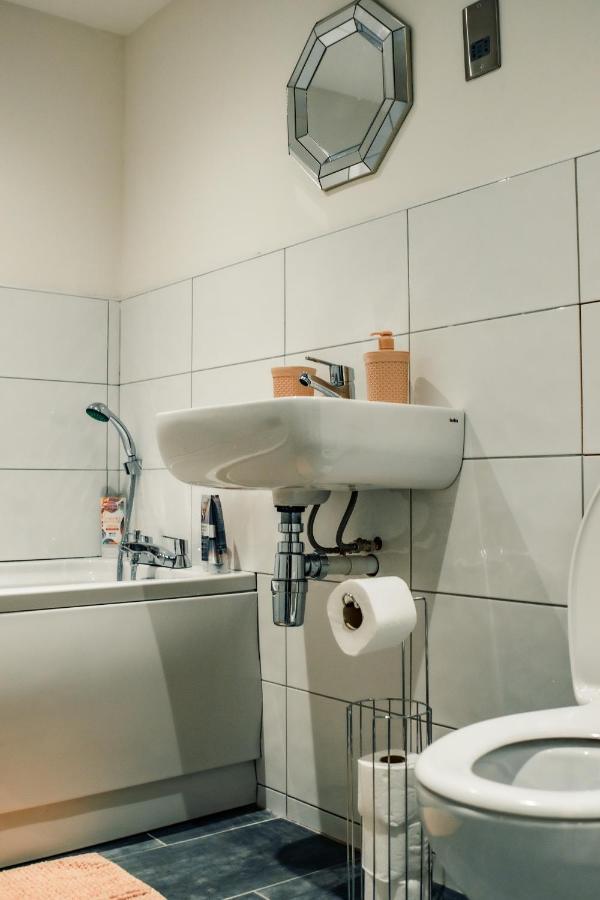 Bv Cosy Basement Apartment At Conditioning House Bradford  Exteriér fotografie